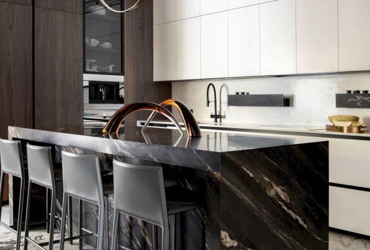 Jeweler's Family Apartment 11