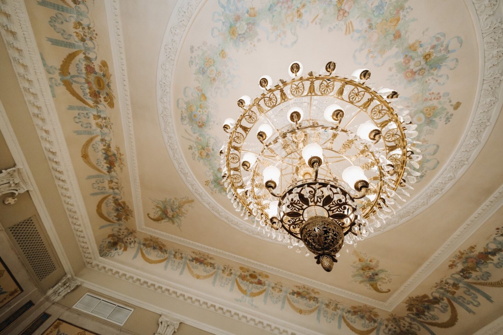 Antique Crystal Chandelier Chandelier In The Palac 2023 11 27 05 22 22 Utc