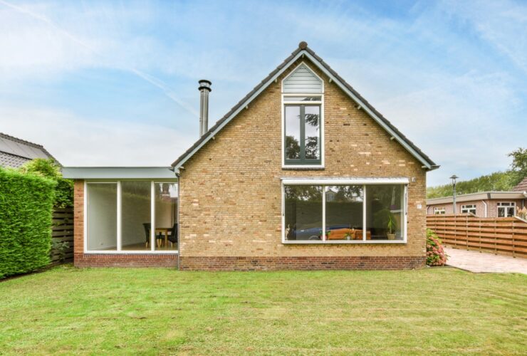 Exterior Of One Floored House 2023 11 27 05 09 03 Utc