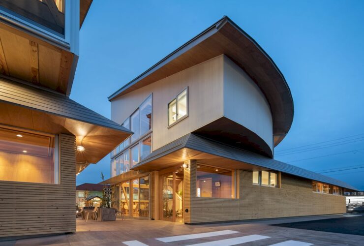 Wooden Axis Large Roof Clinic And Pharmacy By Yoshiaki Tanaka 5