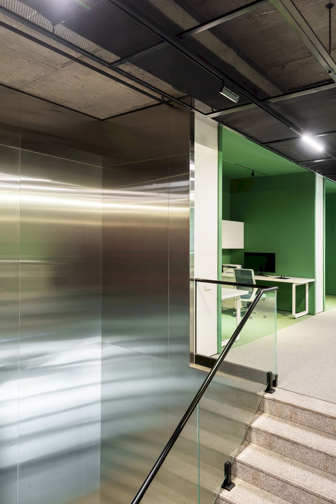 Kvadrat Architects: The Magic of Artificial Lighting in Colorful Office ...