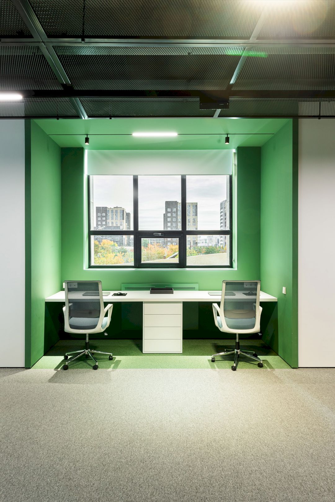 Kvadrat Architects: The Magic of Artificial Lighting in Colorful Office ...
