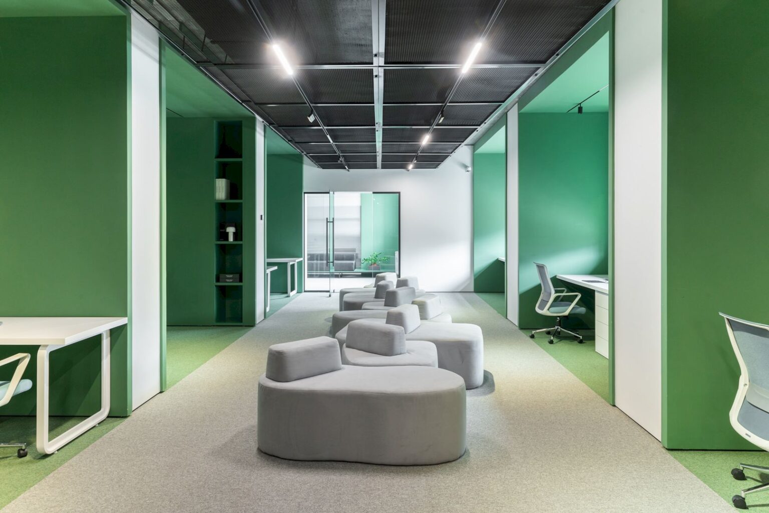 Kvadrat Architects: The Magic of Artificial Lighting in Colorful Office ...