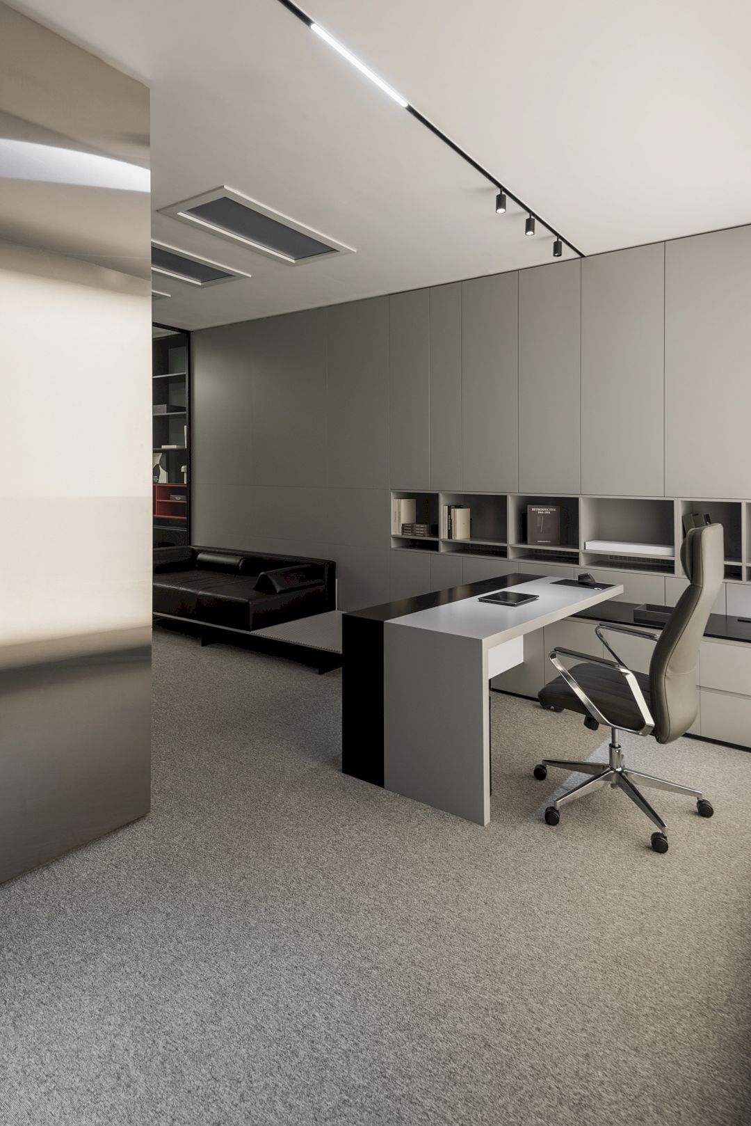 Kvadrat Architects: The Magic of Artificial Lighting in Colorful Office ...