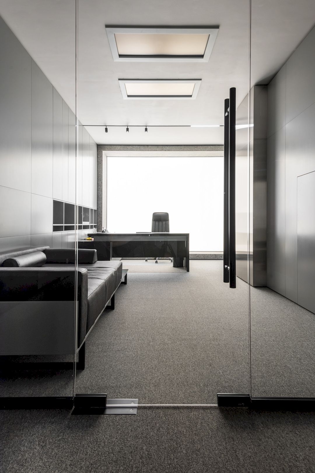 Kvadrat Architects: The Magic of Artificial Lighting in Colorful Office ...