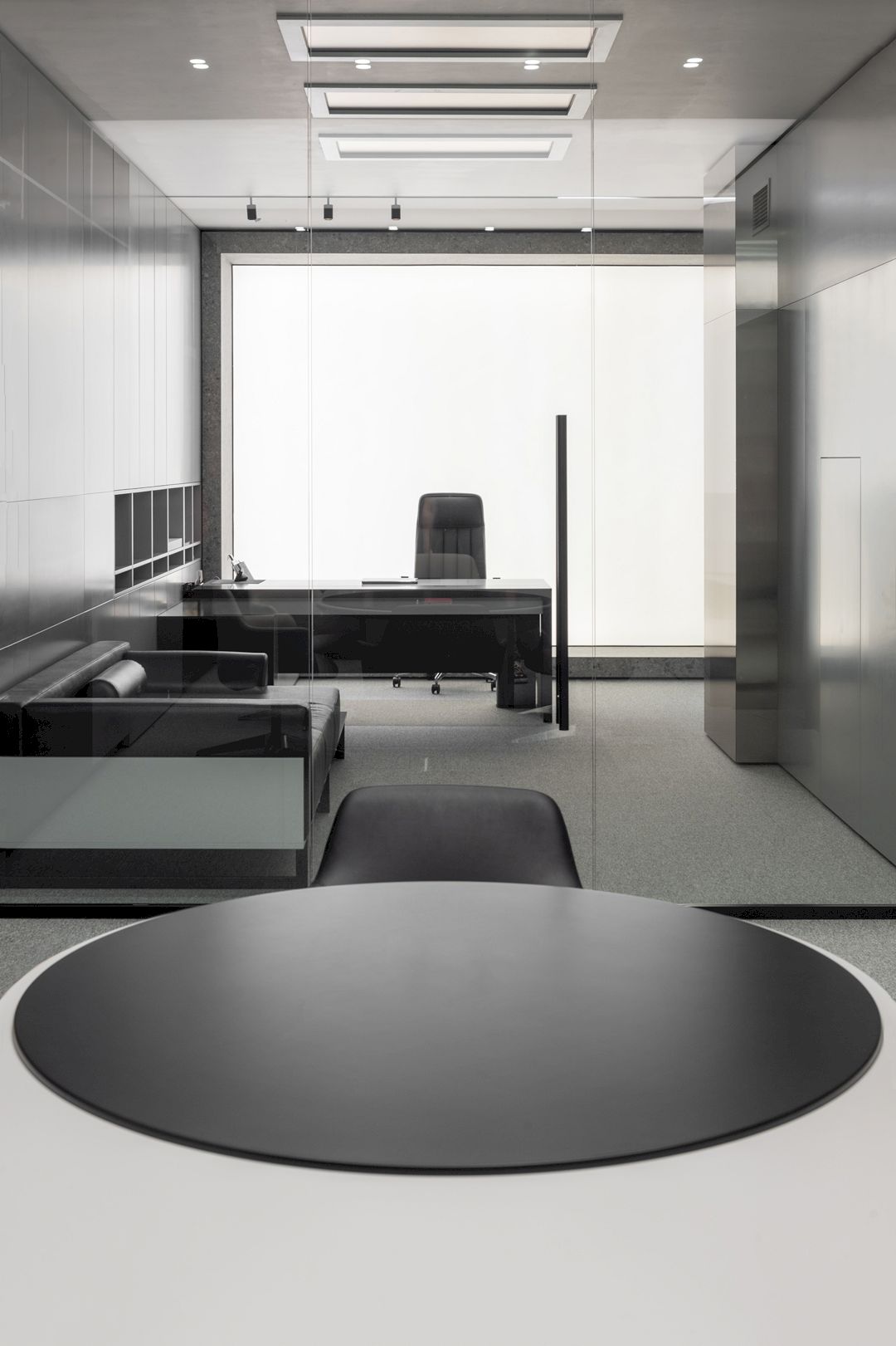 Kvadrat Architects: The Magic of Artificial Lighting in Colorful Office ...