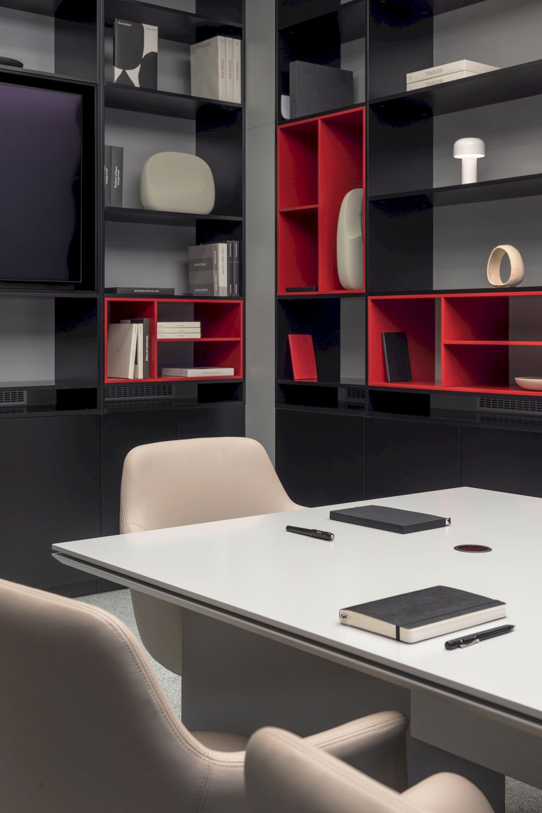 Kvadrat Architects: The Magic of Artificial Lighting in Colorful Office ...