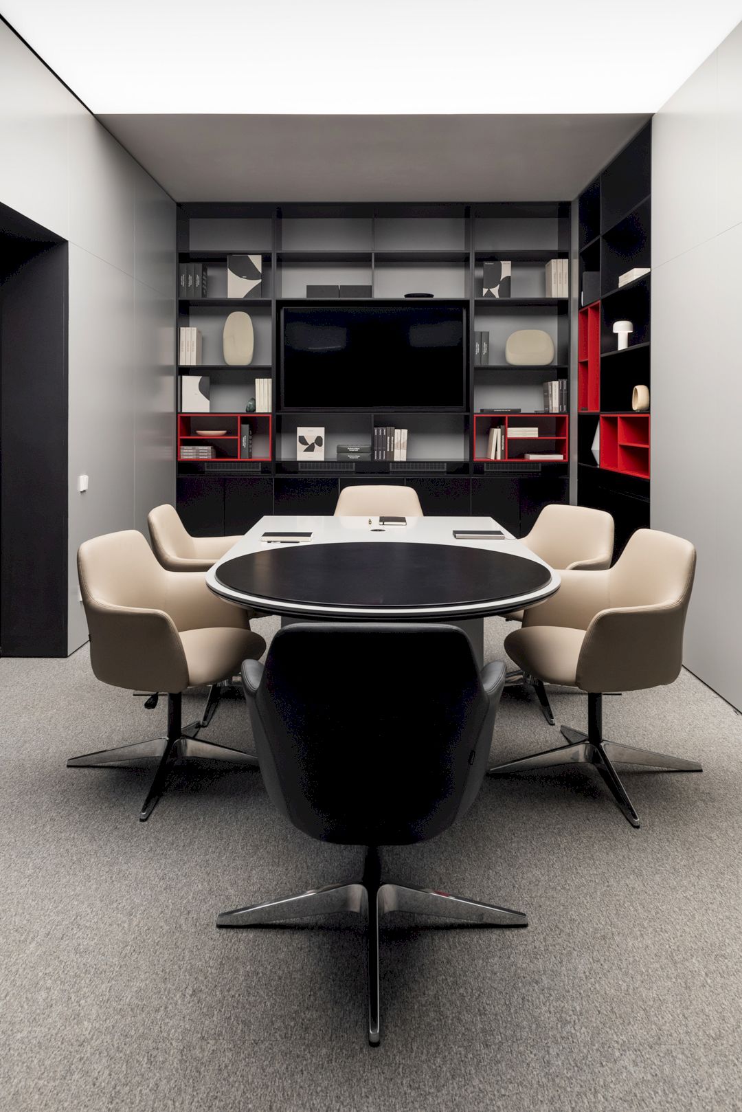 Kvadrat Architects: The Magic of Artificial Lighting in Colorful Office ...
