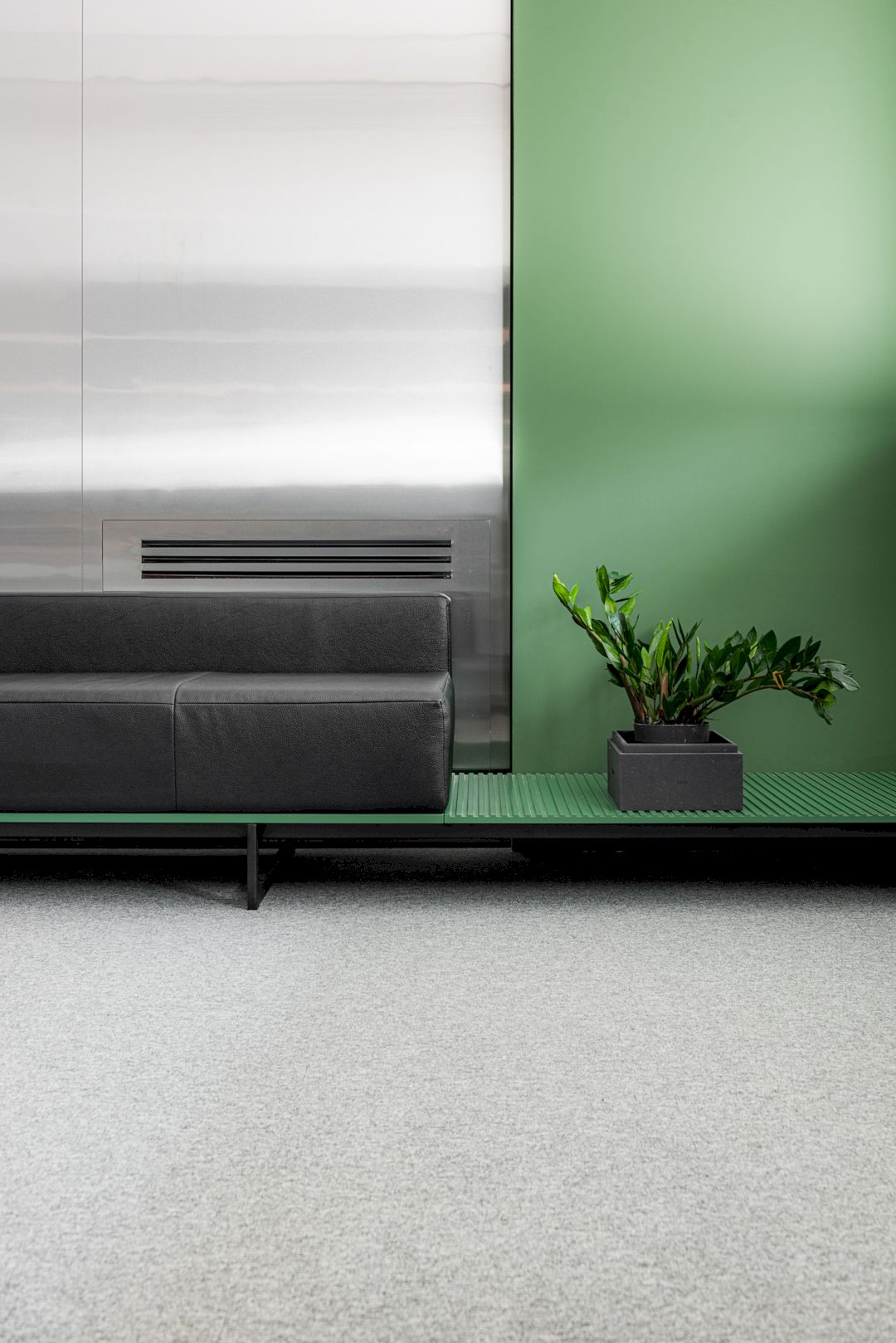 Kvadrat Architects: The Magic of Artificial Lighting in Colorful Office ...