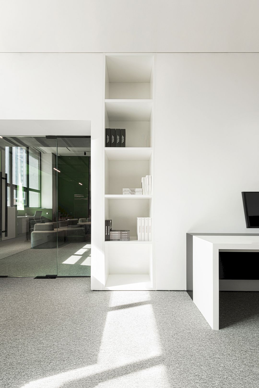 Kvadrat Architects: The Magic of Artificial Lighting in Colorful Office ...