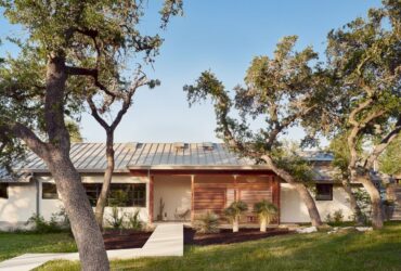 From Clunky To Chic Side Angle Side Transforms A 1970s Ranch Into An Off Grid Oasis In Austin 15