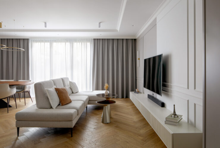 Spokój W Odcieniach Beżu – Modern Classic W Krakowskim Apartamencie 01