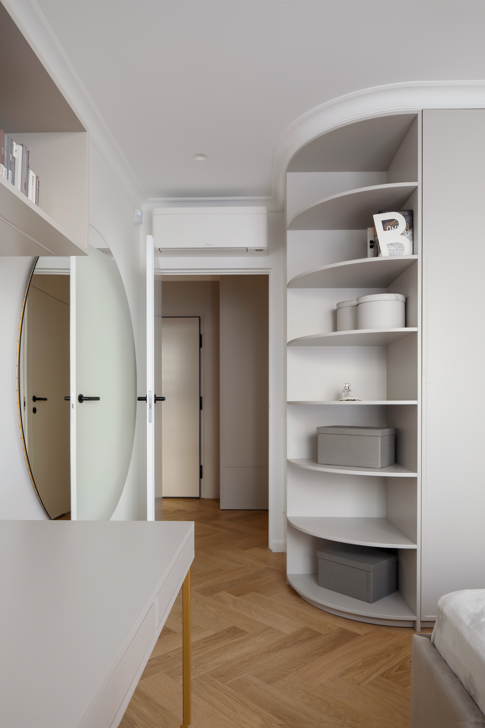 Spokój W Odcieniach Beżu – Modern Classic W Krakowskim Apartamencie 18