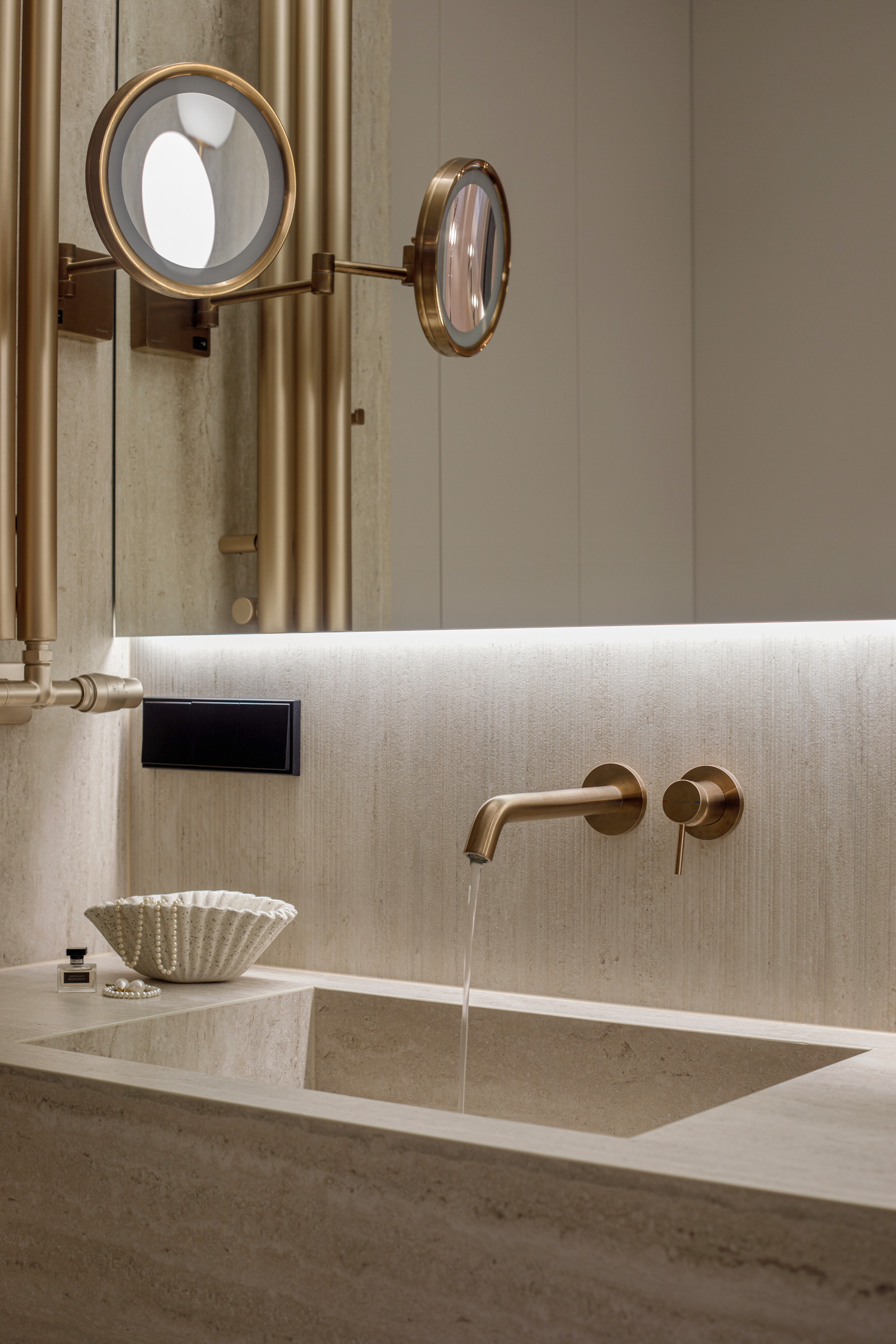 Spokój W Odcieniach Beżu – Modern Classic W Krakowskim Apartamencie 24