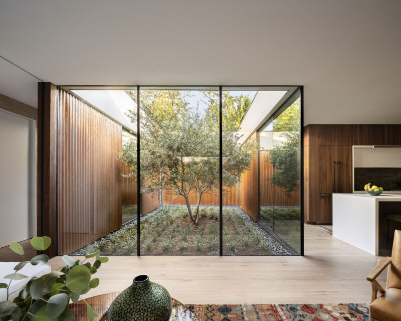 06 Stealth House Main Courtyard