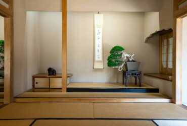 Japanese room with traditional decorations is shown.