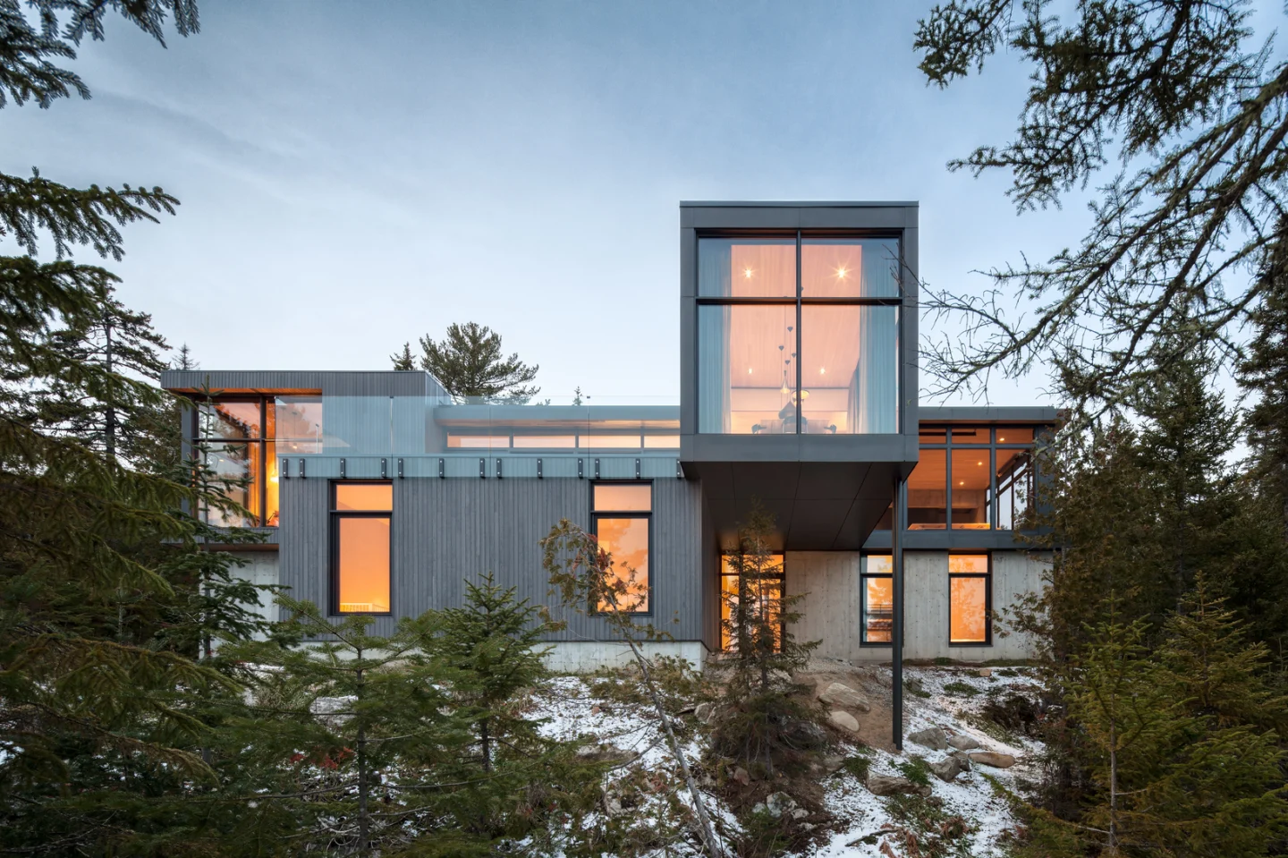 Long Horizontalsby Thellend Fortin Architectes 1