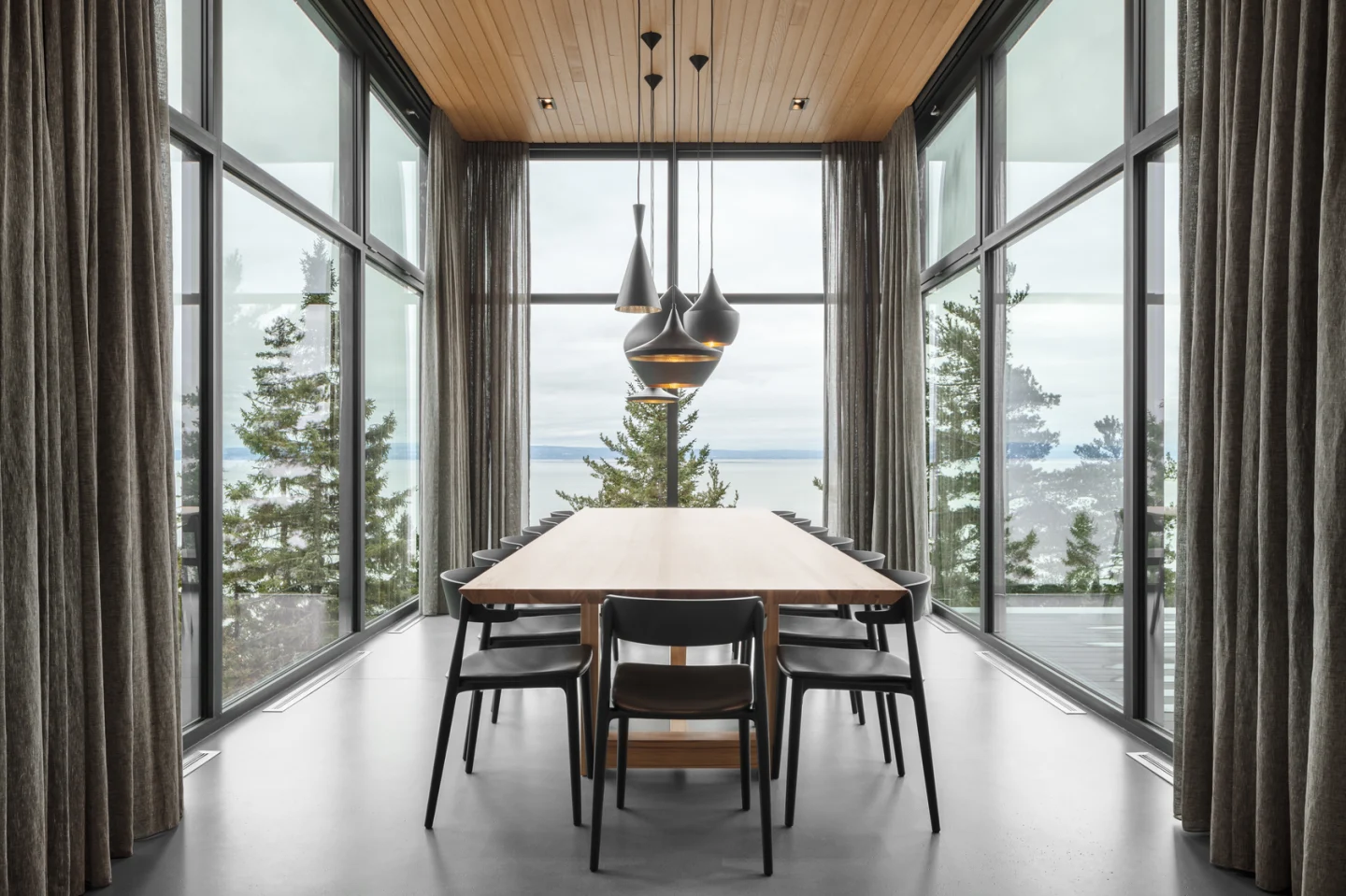Long Horizontalsby Thellend Fortin Architectes 12