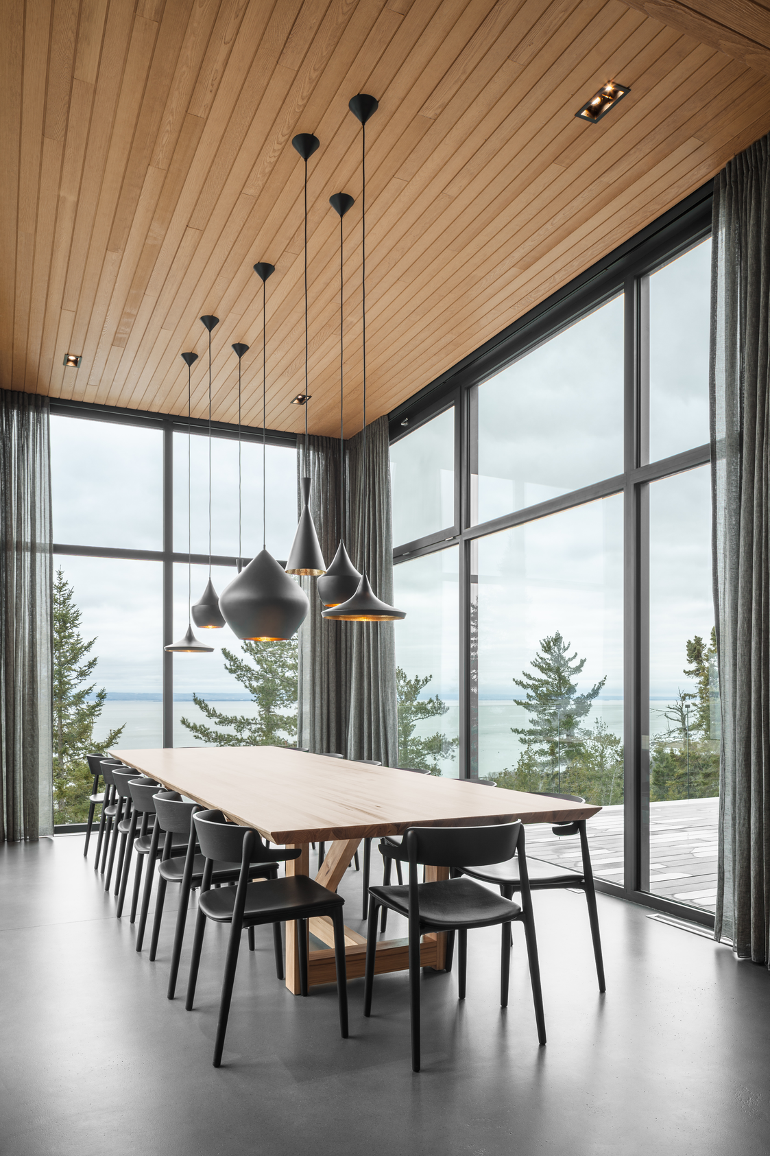 Long Horizontalsby Thellend Fortin Architectes 13