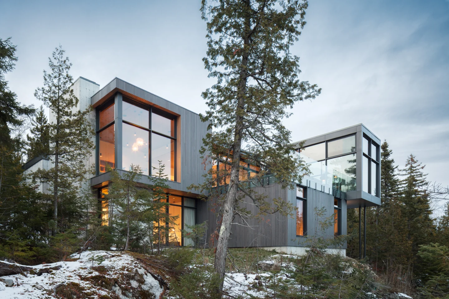 Long Horizontalsby Thellend Fortin Architectes 2