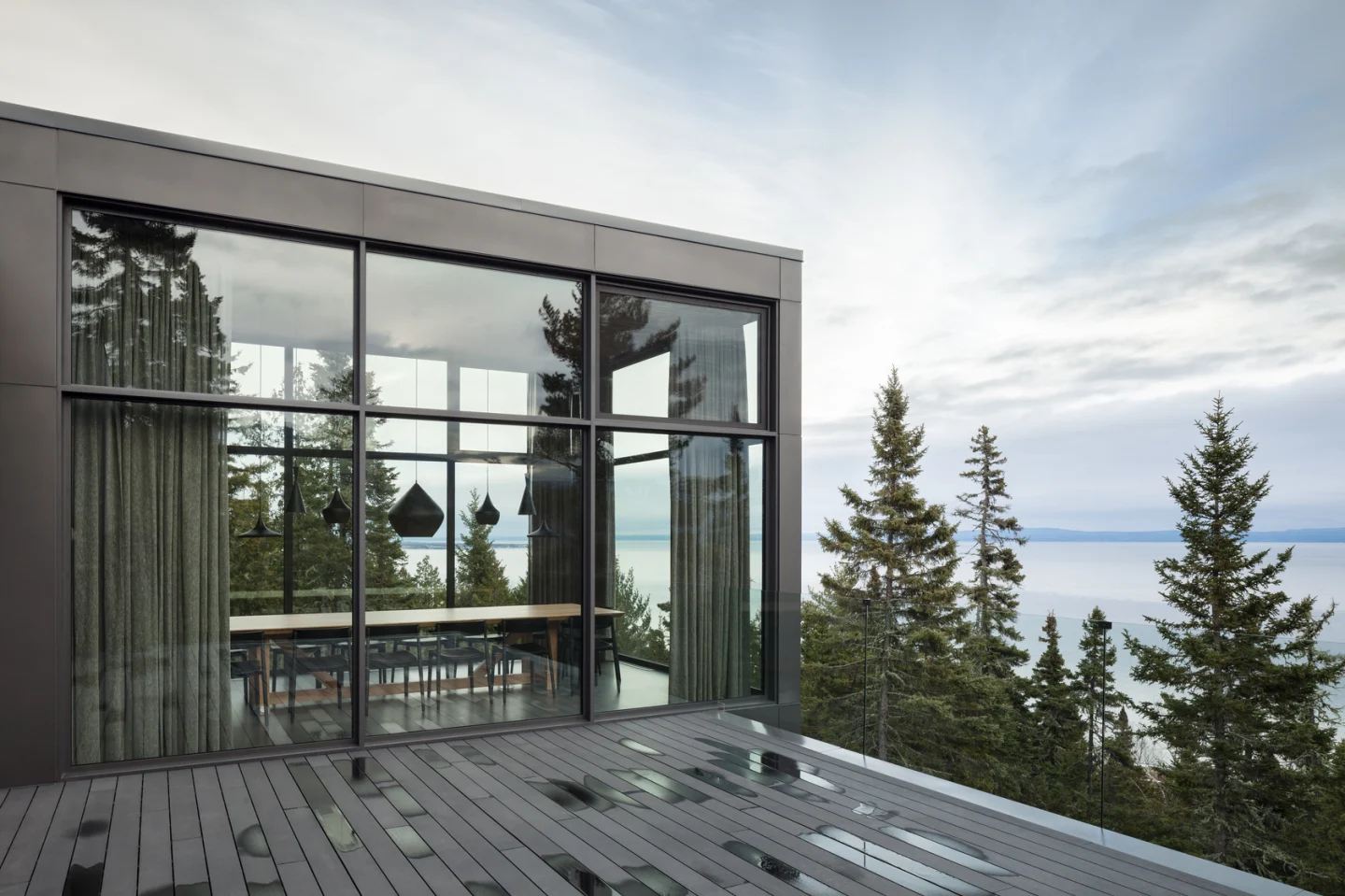 Long Horizontalsby Thellend Fortin Architectes 5