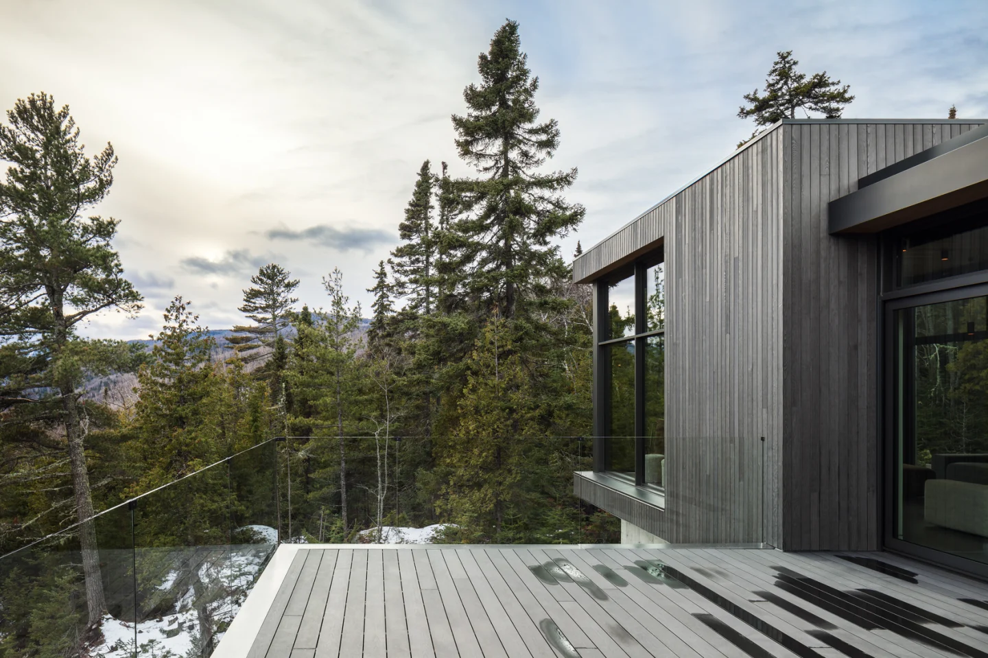 Long Horizontalsby Thellend Fortin Architectes 6
