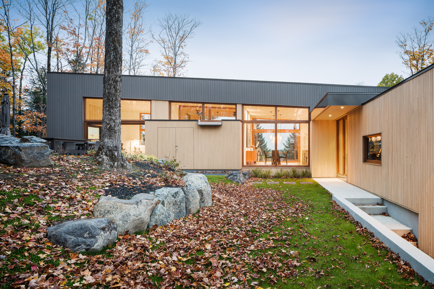 The Hauts Bois House By Thellend Fortin Architectes 10