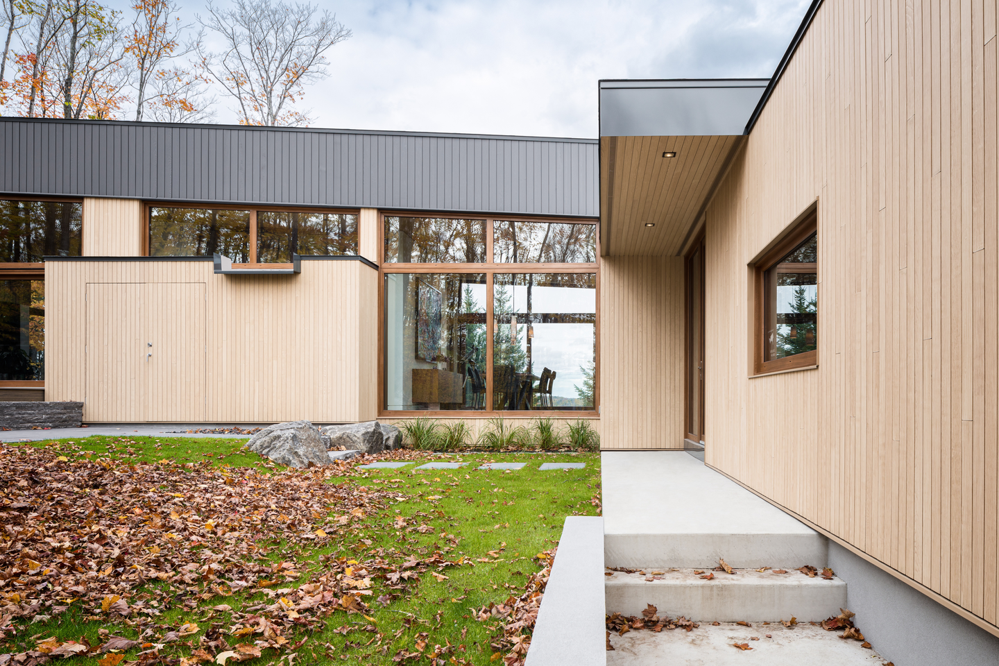 The Hauts Bois House By Thellend Fortin Architectes 15